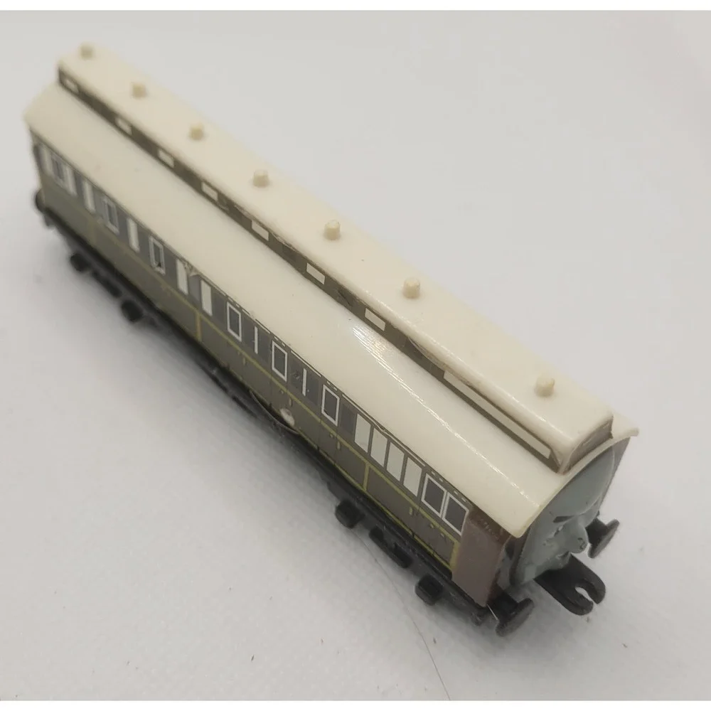 Ertl Thomas & Friends Henrietta Die-cast Metal Passenger Coach Train Car 2002